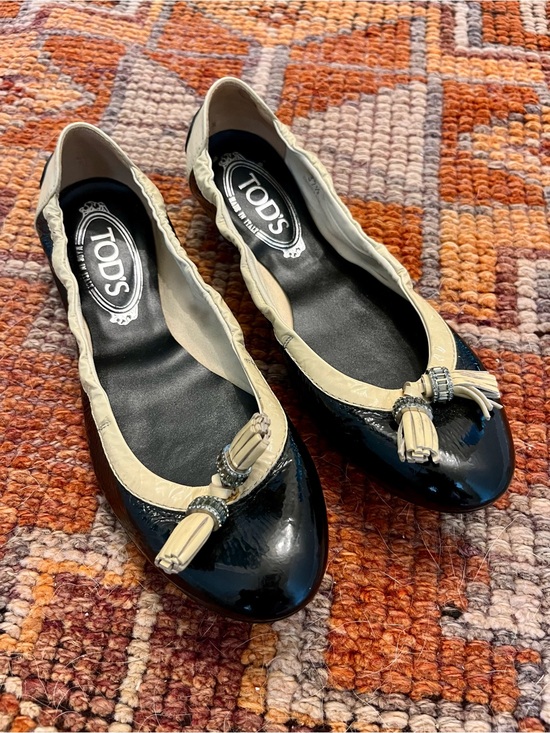 Tod's Shoes - Tod's Black and Cream Patent Leather Ballet Flats